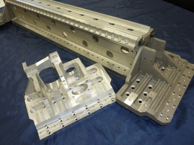 A6001 H300×W250×L300のブロック材より6面加工（3D-CAD-CAM対応）