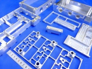 電子機器類シールドケース